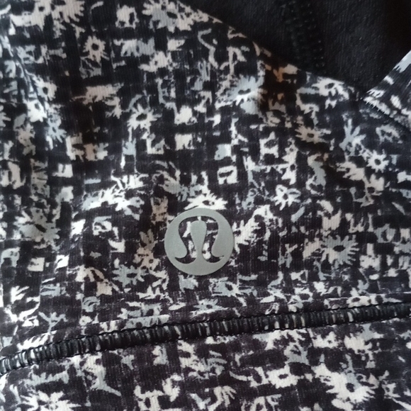 Lululemon Athletica Black and White Crisscross Sports Bra - Picture 2 of 10